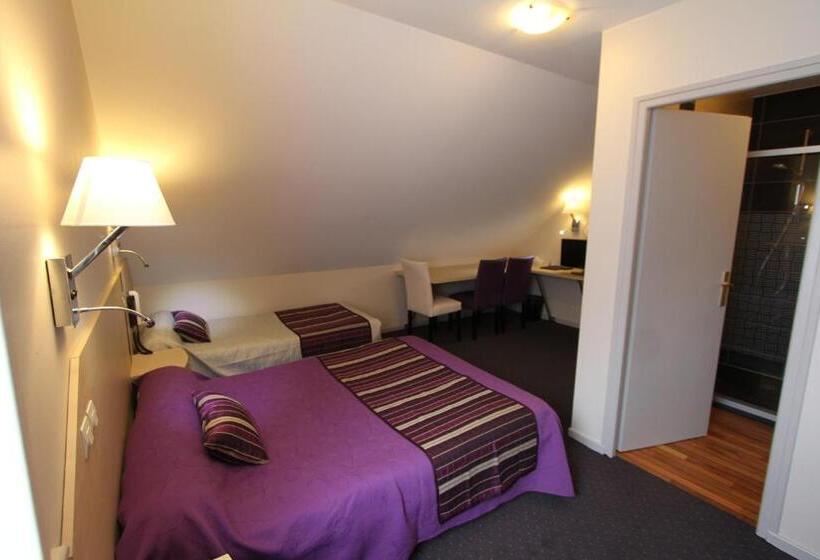 اتاق استاندارد سه نفره, Hôtel Restaurant Le Sire De Joux