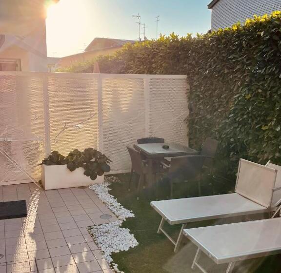 2 Bedroom Apartment With Garden, Residence Del Lago