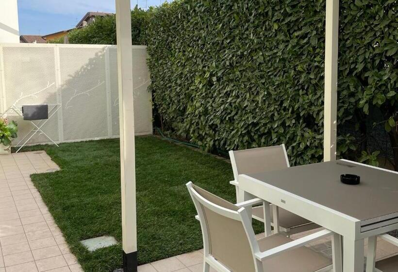 2 Bedroom Apartment With Garden, Residence Del Lago