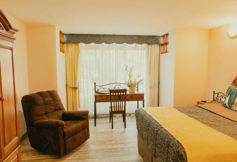 Полулюкс, El Rodeo Estancia Boutique Hotel & Steakhouse