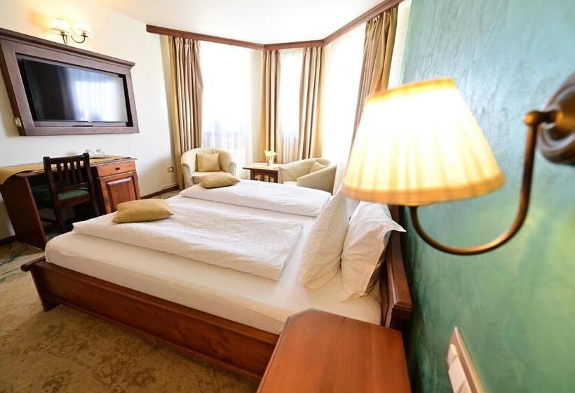 اتاق راحتی سه تخته, Natura Family Resort