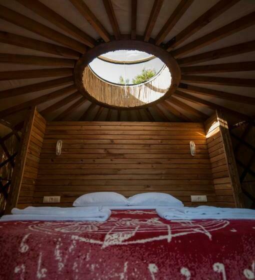 デラックスバンガロー, Chakra Beach Kabak