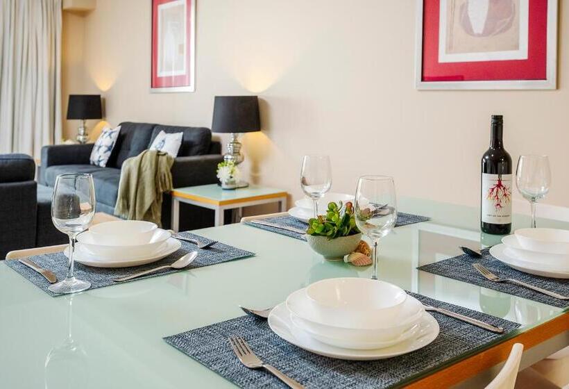 آپارتمان 1 خوابه با چشم‌انداز استخر, The Bay Apartments