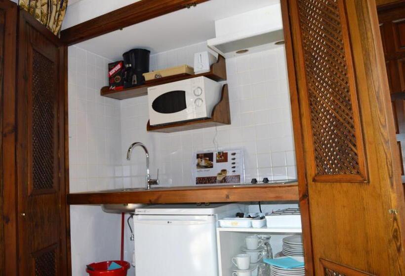 Апартаменты 2 Спальни, Apartamentos Turísticos   Hostal Los Alisos