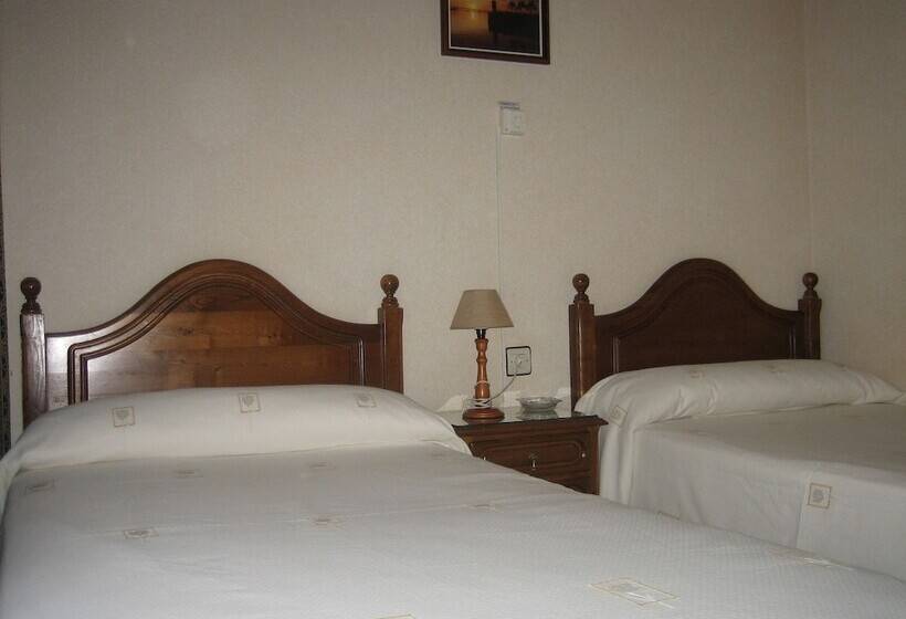 Номер Стандарт Трехместный, Hostal Restaurante La Trucha