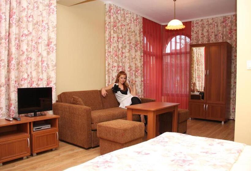 Полулюкс, Guest House Stelia