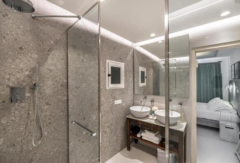 سوییت با چشم‌انداز دریا, La Torretta Lodge