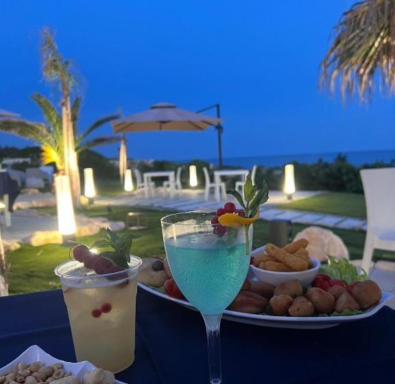 带大床的套房, Bluebay Residence Resort