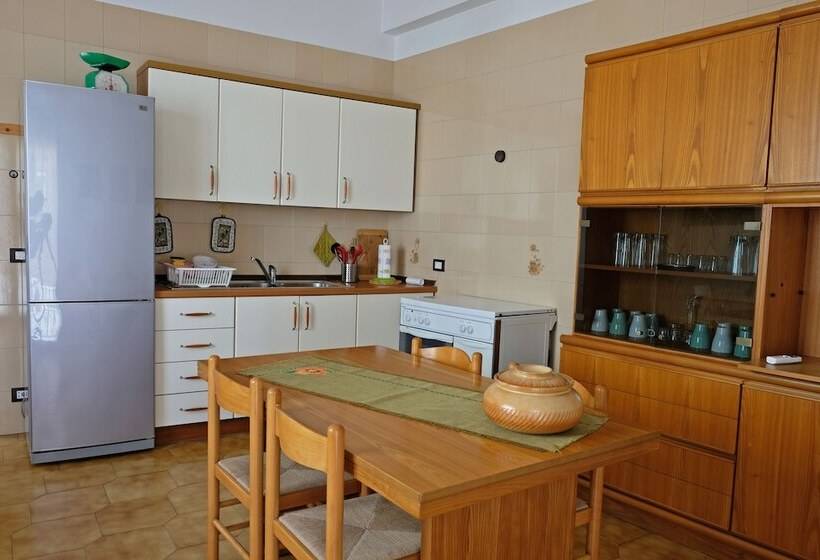 اتاق اکونومی, Guest House Via Crispi