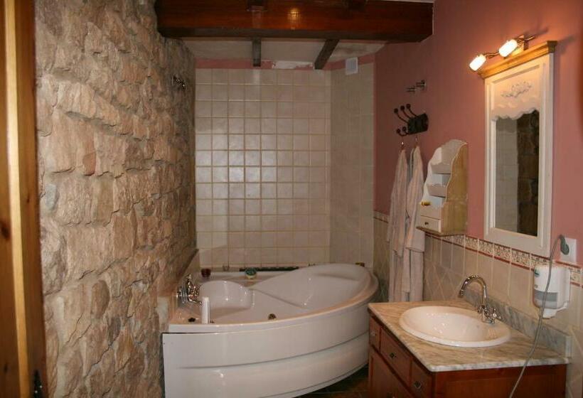 Quarto Estandar com Hidromassagem, Trisileja En Posada La Busta