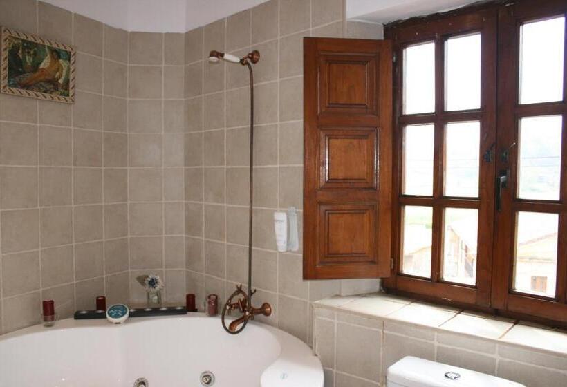 Quarto Estandar com Hidromassagem, Trisileja En Posada La Busta