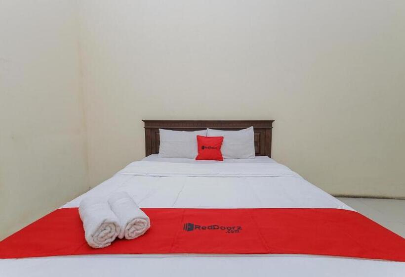 Номер Стандарт, Reddoorz Plus Near Museum Angkut Batu 4