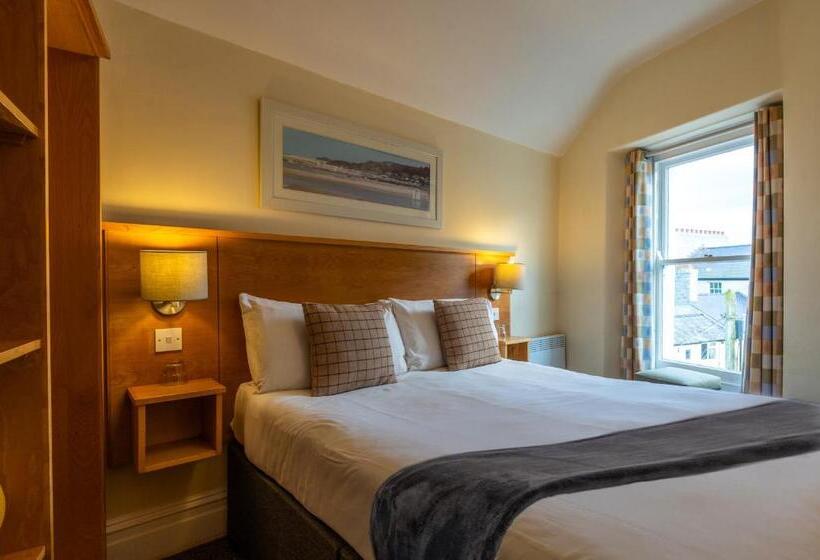 Quarto Basic, Castle Court