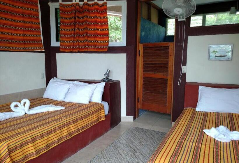 اتاق استاندارد با چشم‌انداز دریاچه, Zapote Tree Inn