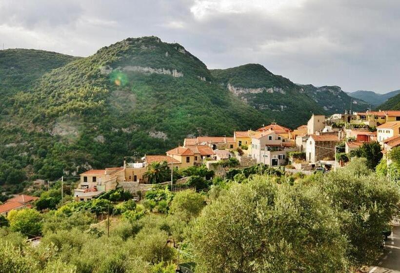 Трехместный Номер Стандарт с Балконом, Agriturismo Barilaro