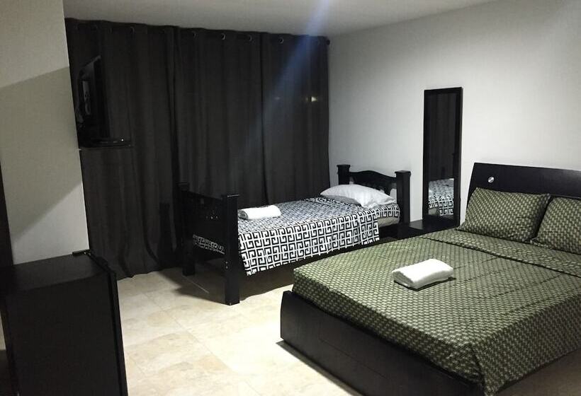 标准三人间, Hostal Central Beach