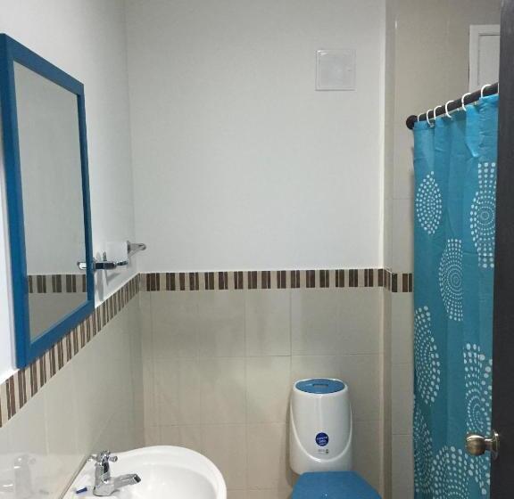 四人标准间, Hostal Central Beach