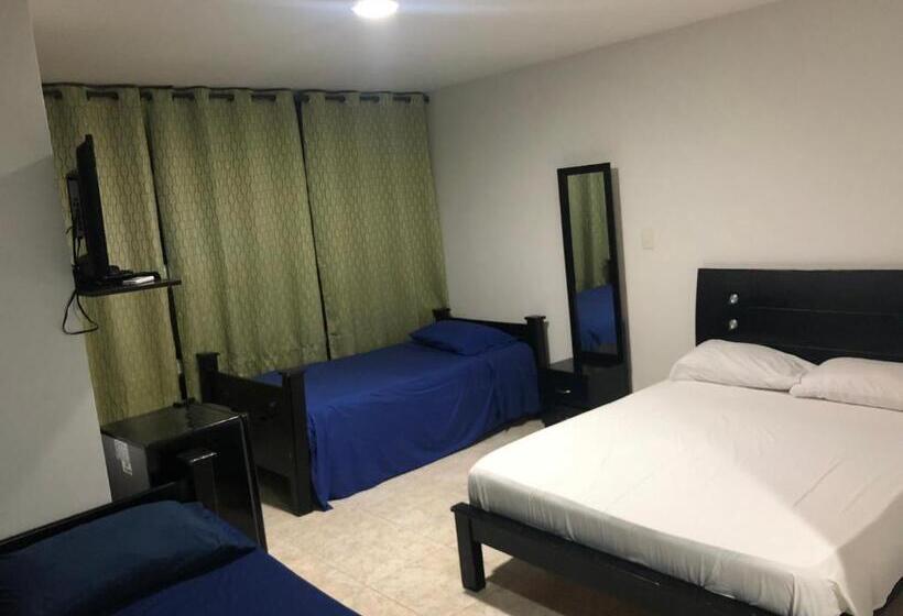 四人标准间, Hostal Central Beach