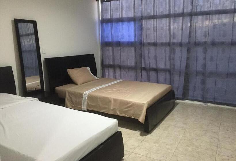 标准三人间, Hostal Central Beach