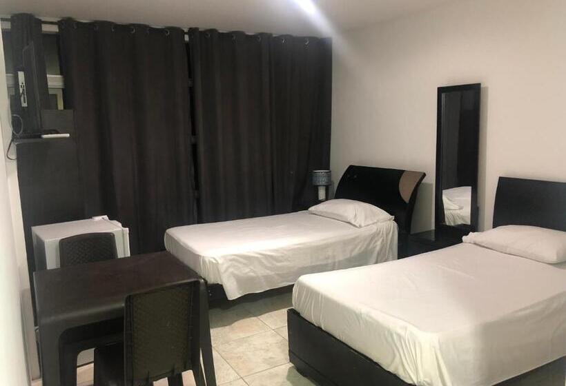 标准三人间, Hostal Central Beach