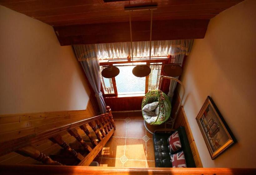 Номер Стандарт, Fenghuang Memory Linjiang Inn