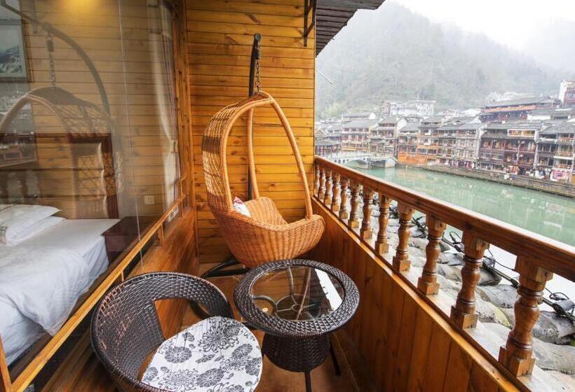 Номер Стандарт с Балконом, Fenghuang Memory Linjiang Inn