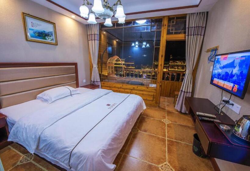 Номер Стандарт с Балконом, Fenghuang Memory Linjiang Inn
