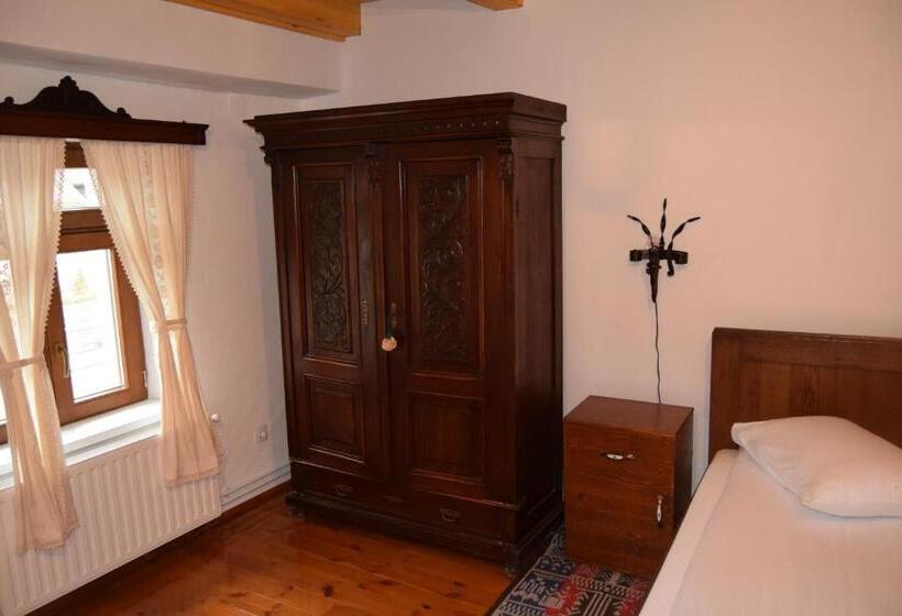 اتاق لوکس, Casa Saseasca
