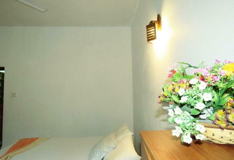 标准间, Pathum Family Home