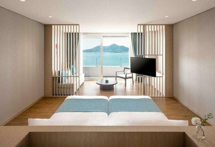 Номер Deluxe, Hanwha Resort Geoje Belvedere