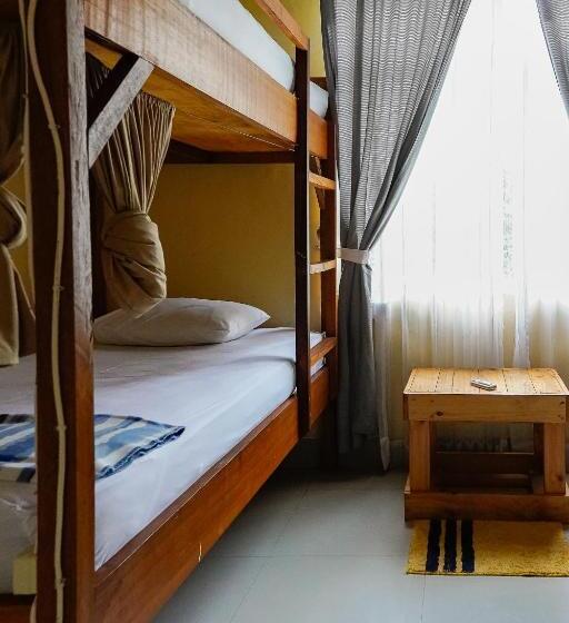 اتاق استاندارد با سرویس بهداشتی مشترک, Kokos Hostel Padang City