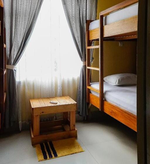 스탠다드 룸 공동 욕실, Kokos Hostel Padang City