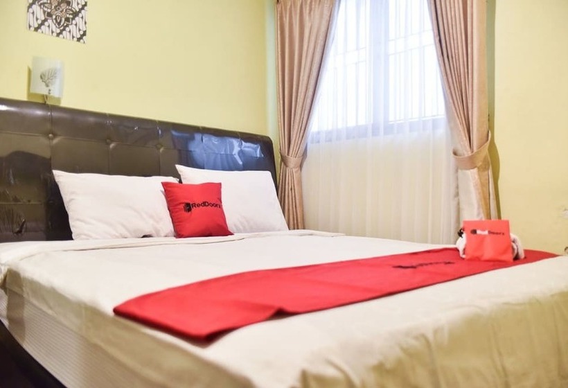 Номер Стандарт, Reddoorz Near Surabaya Town Square
