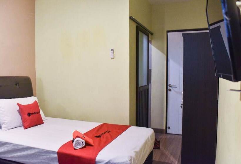 Номер Стандарт, Reddoorz Near Surabaya Town Square