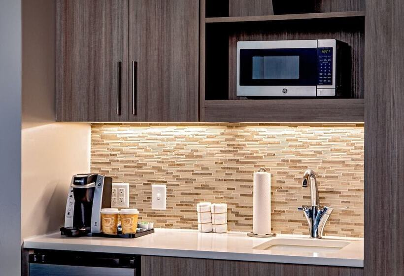 Номер Deluxe, Element Hampton Peninsula Town Center