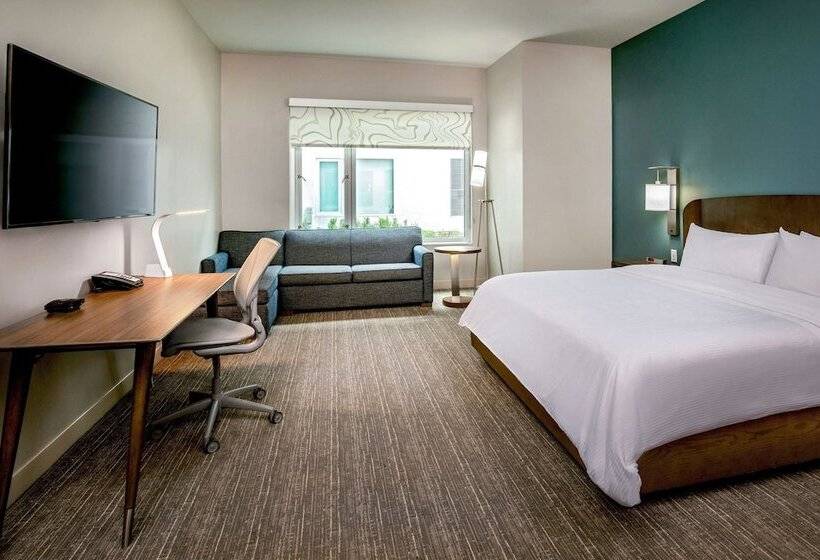 Номер Deluxe, Element Hampton Peninsula Town Center