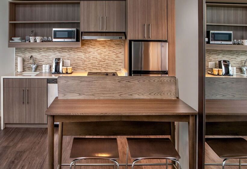 Студия Стандарт, Element Hampton Peninsula Town Center