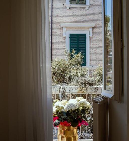 Deluxe Suite King Bed, Palazzo Dei Grifoni   Luxury Suites