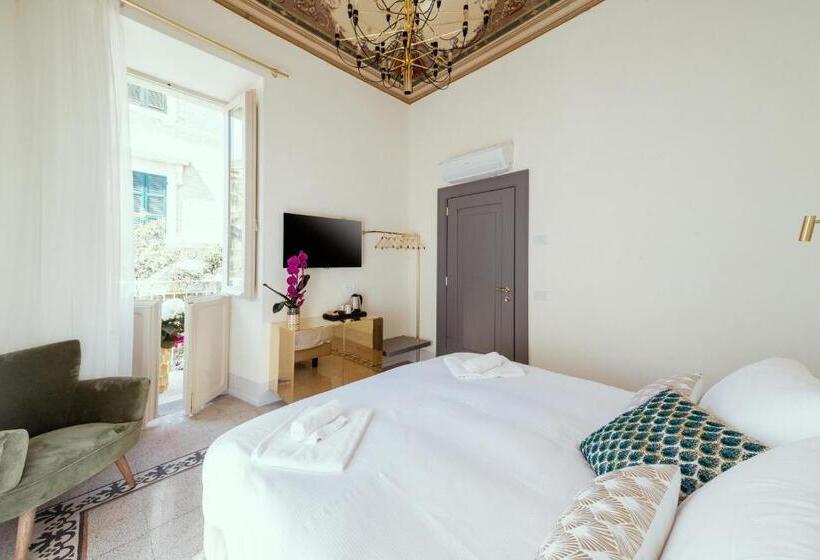 Deluxe Suite King Bed, Palazzo Dei Grifoni   Luxury Suites