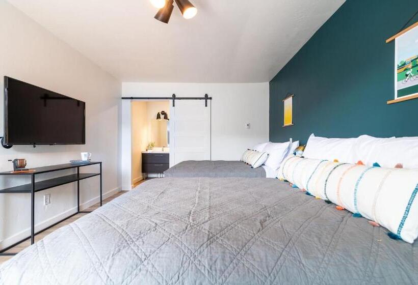 Номер Deluxe, Spoke And Vine Motel