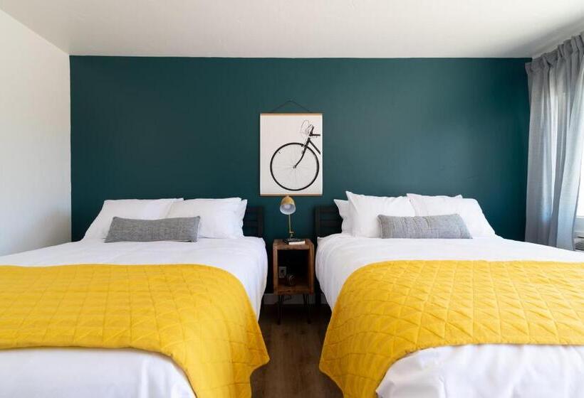 Люкс Повышенной Комфортности, Spoke And Vine Motel