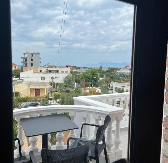 اتاق لوکس با بالکن و چشم‌انداز دریا, Vila Sidi