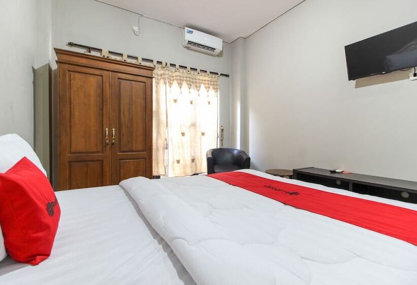 Номер Economy, Reddoorz Near Solo Balapan Station 2