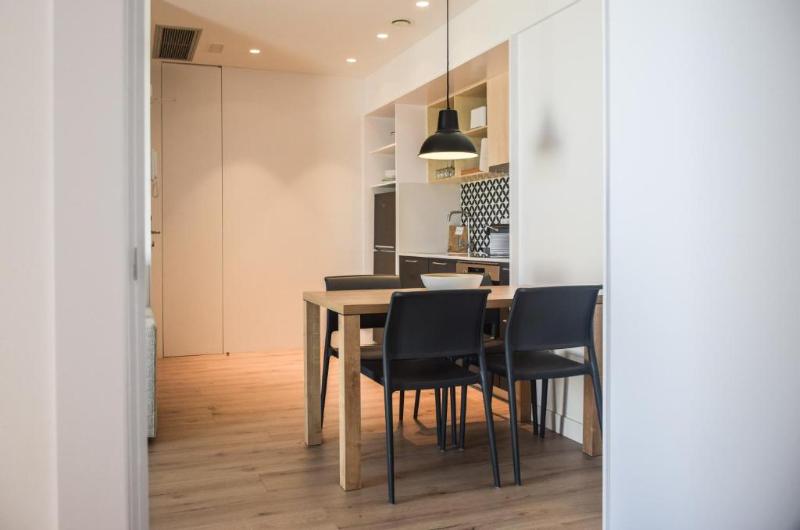 스탠다드 스튜디오, Port Plaza Apartments