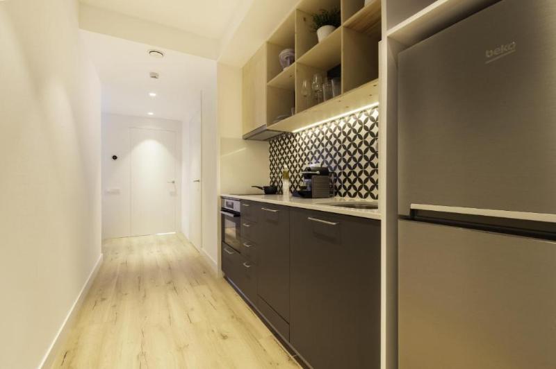스탠다드 스튜디오, Port Plaza Apartments