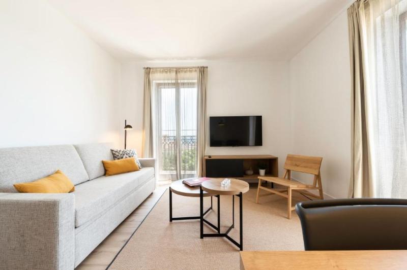 ２ベッドルームアパートメント, Port Plaza Apartments