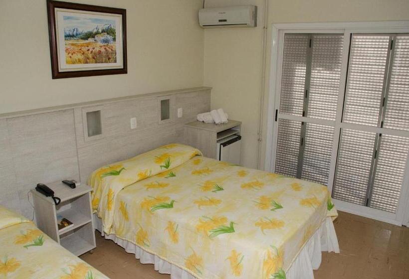 스탠다드 트리플 룸, Dona Adelia Hotel E Restaurante