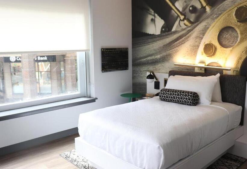 חדר סטנדרט מותאם לאדם עם מוגבלויות, Indigo   St. Louis   Downtown, An Ihg