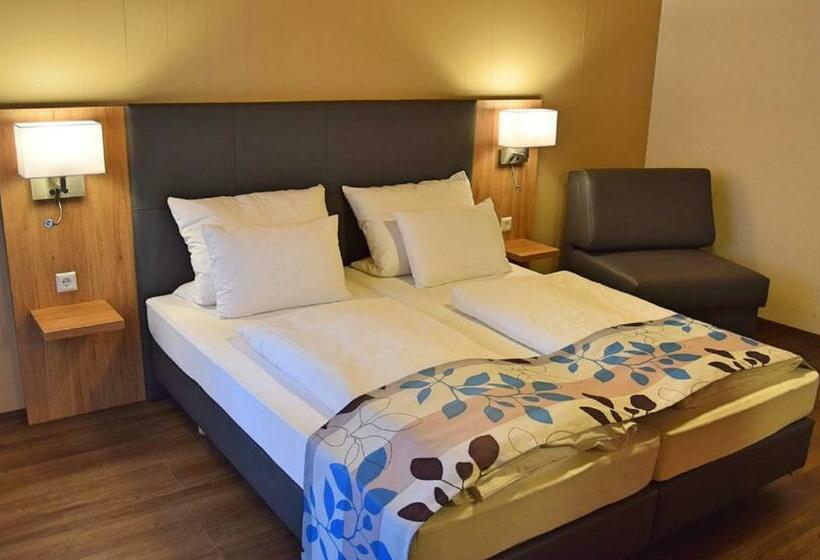 Номер Стандарт с Балконом, Cafe Hotel Altreuter