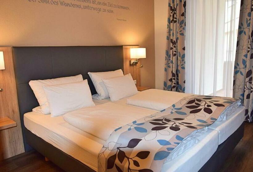 Номер Стандарт с Балконом, Cafe Hotel Altreuter